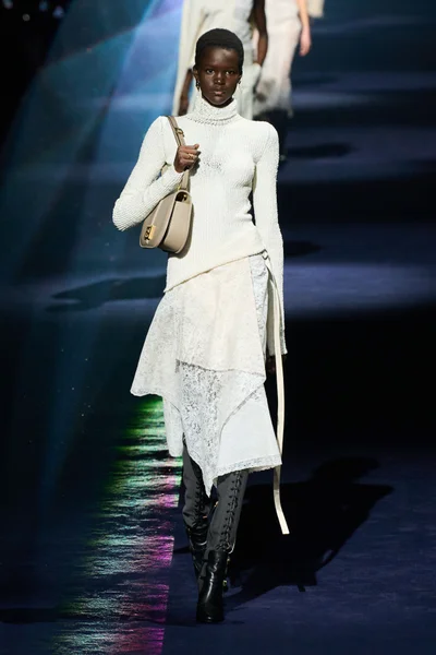 Look 17
